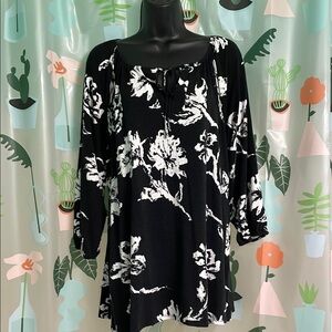 Black and White Floral 3/4 Sleeve Blouse